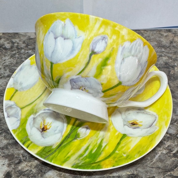 Gracie China Yellow & White with White Tulip Flowers Teacup & Saucer New - Picture 2 of 5